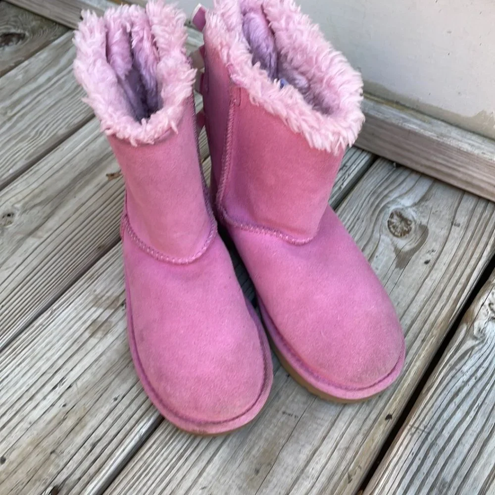 UGG Girls Bailey Bow II PInk Suede Sheepskin Boots Size 3